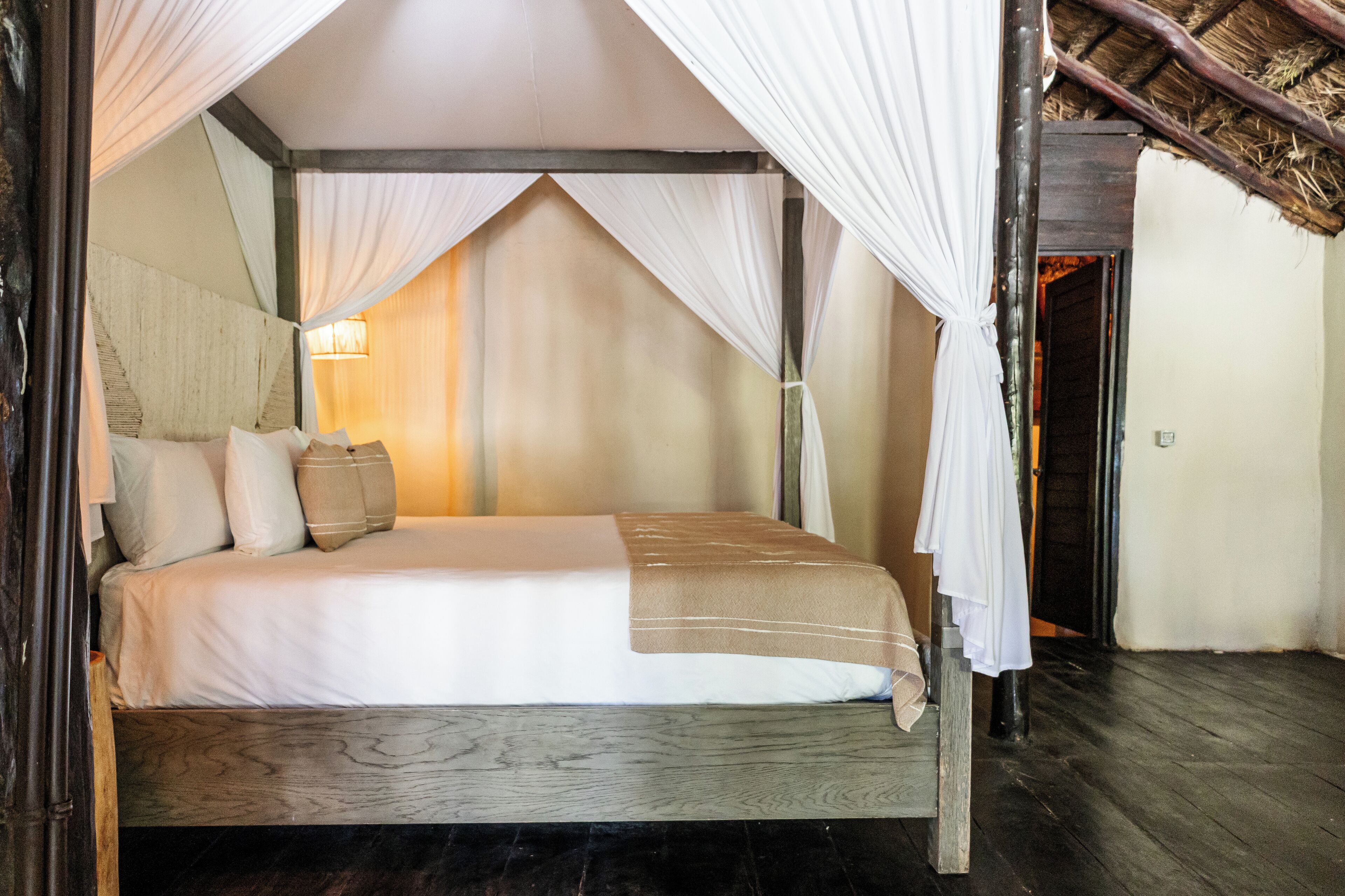 Eco-Cabana Garden View King bed | Ropa de cama de alta calidad y edredones de plumas