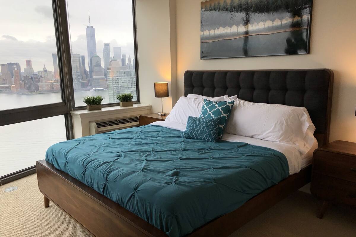 Premium Apartment, 2 Bedrooms, 2 Bathrooms, City View | Egyptian cotton sheets, premium bedding, down duvets, memory-foam beds