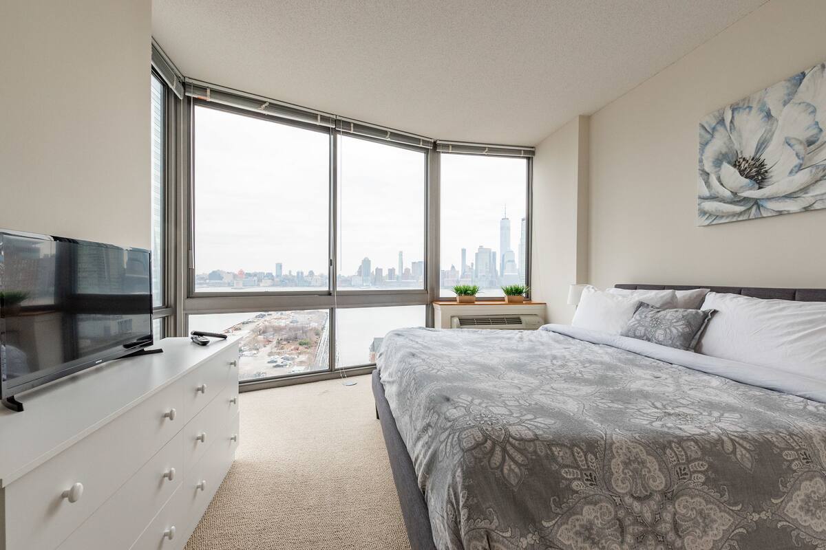 Standard Apartment, 2 Bedrooms, Kitchen, City View | Egyptian cotton sheets, premium bedding, down duvets, memory-foam beds