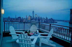 Panoramic-Penthouse, 3 Schlafzimmer, Terrasse, Stadtblick | Terrasse/Patio