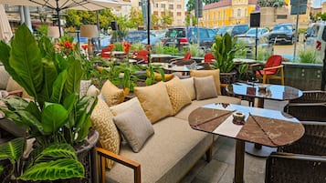 3 restaurants servant le petit déjeuner