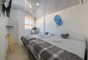 Comfort Quadruple Room | Minibar, in-room safe, free WiFi, bed sheets - Hotel Las Lunas (San Andrés)