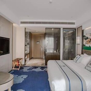 Luxury Single Room, City View | Free minibar items, in-room safe, desk, laptop workspace - Kaleiston Hotel (Shenzhen)