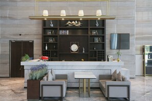 Lobby sitting area - Kaleiston Hotel (Shenzhen)