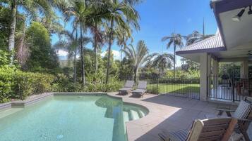 Kolam renang outdoor