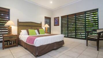 Rumah Mewah, 4 kamar tidur, kolam renang pribadi, pemandangan lapangan golf | 4 kamar tidur, seprai premium, meja kerja, dan setrika/meja setrika