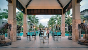 Lobby sitting area - Luxury Apartments at Temple Resort and Spa Port Douglas (Port Douglas)