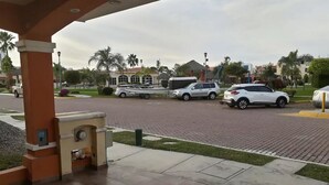 Gambar tidak terklasifikasi, 2 dari 8, tombol