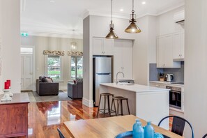 Premium-Apartment, Mehrere Betten | Eigene Küche | Großer Kühlschrank, Mikrowelle, Ofen, Herdplatte