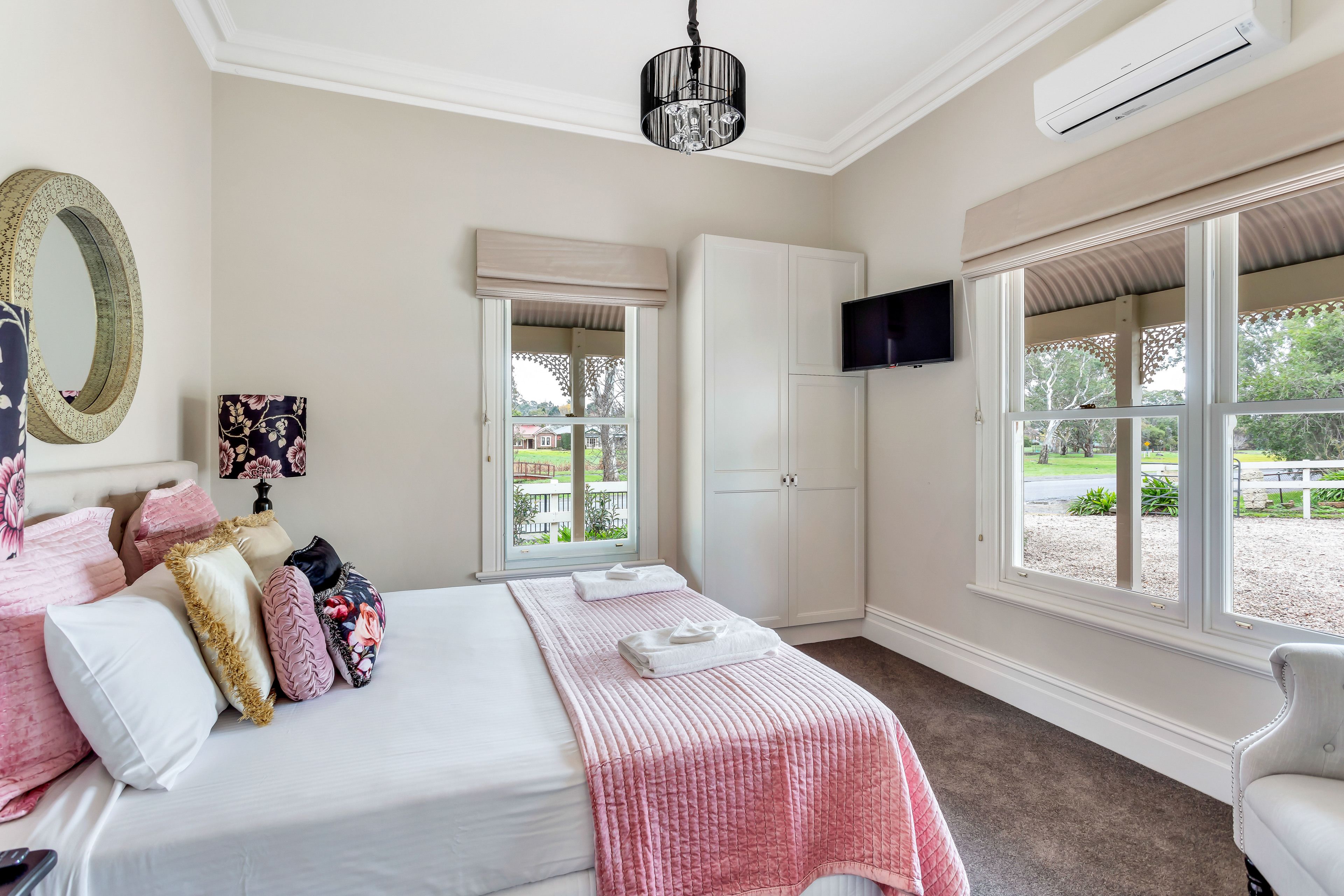 Grandview Accommodation - The Flaxley Apartments — image 21