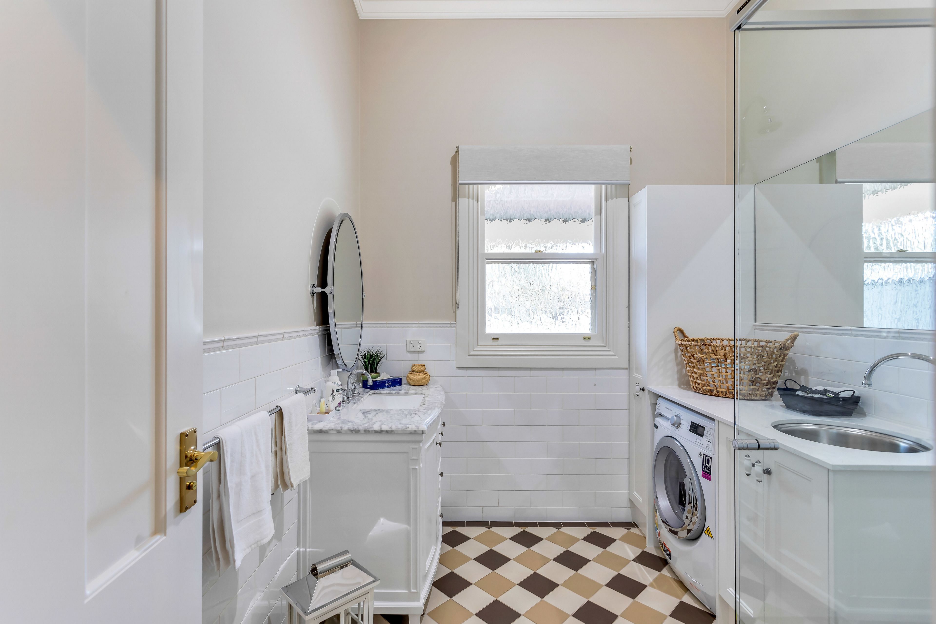 Grandview Accommodation - The Flaxley Apartments — image 19