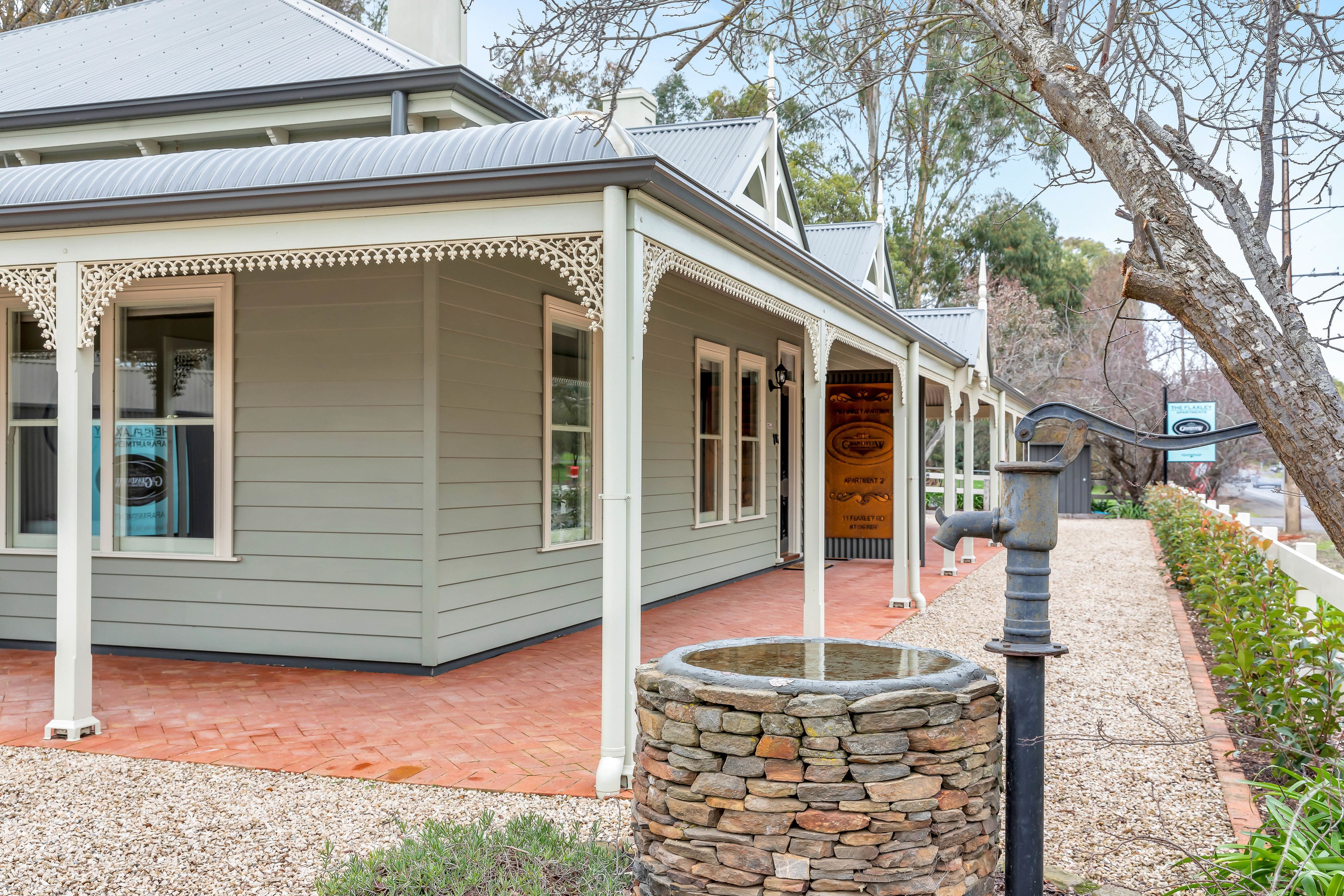 Grandview Accommodation - The Flaxley Apartments — image 30