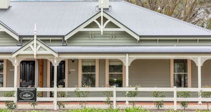 Grandview Accommodation - The Flaxley Apartments