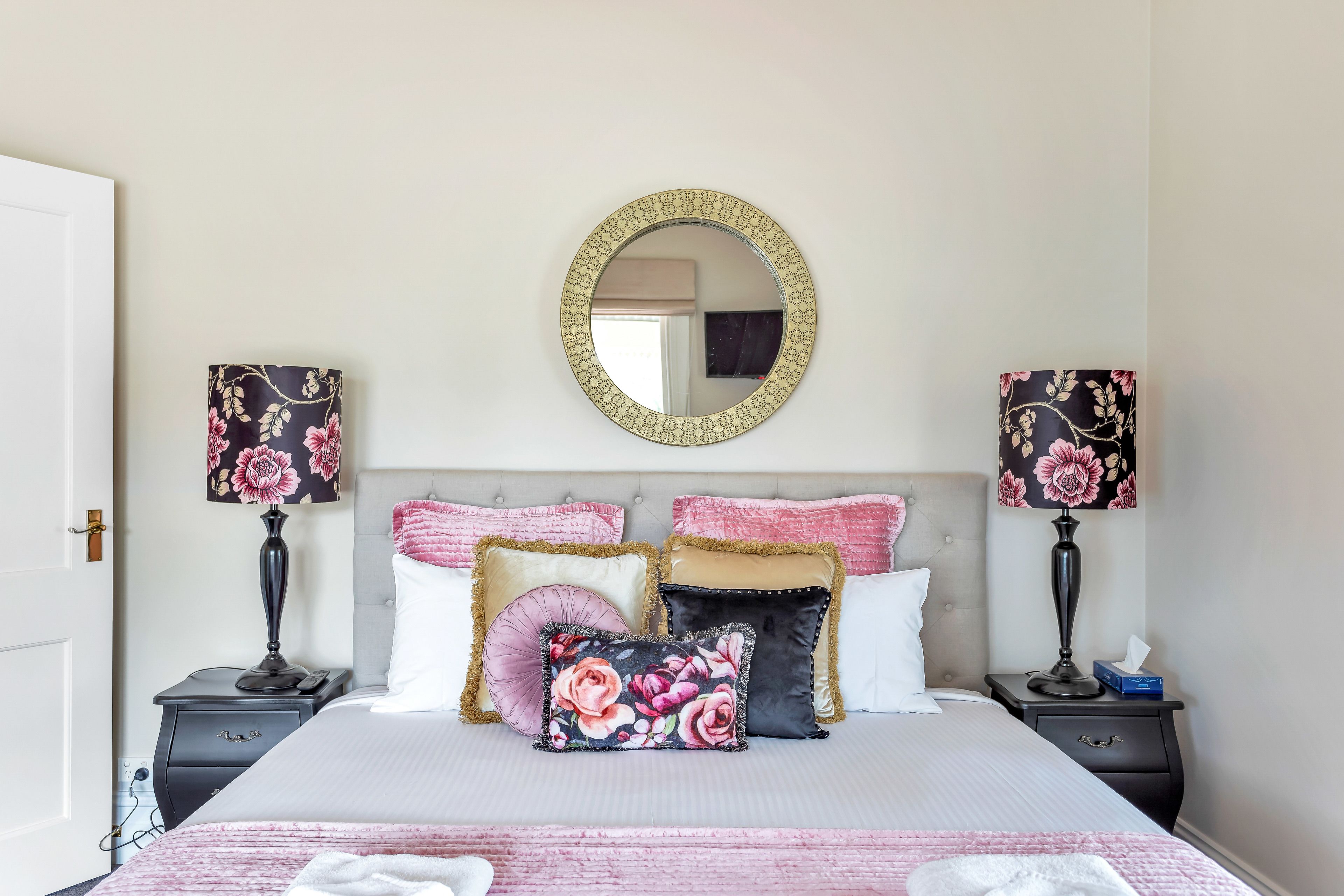 Grandview Accommodation - The Flaxley Apartments — image 24