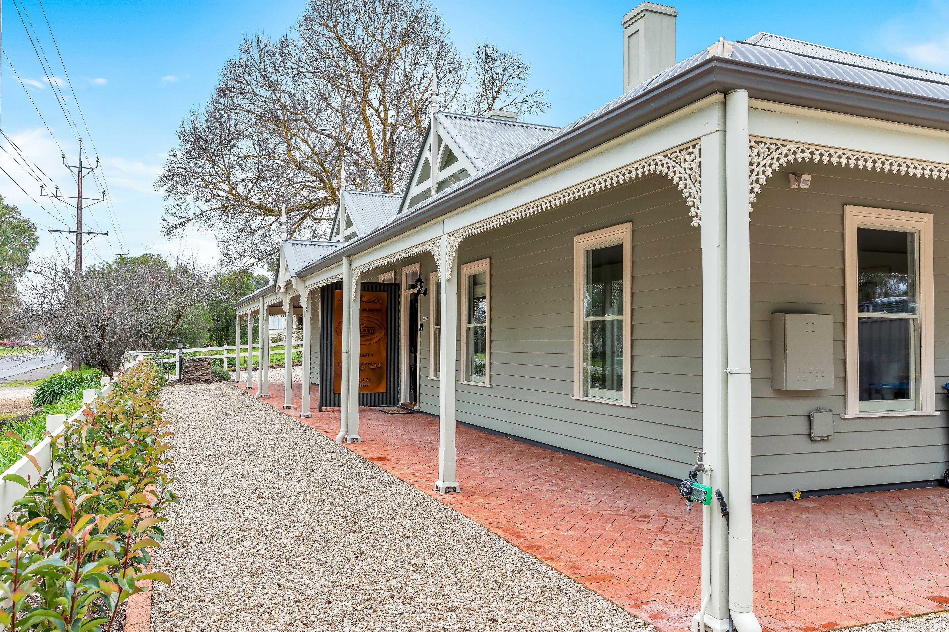 Grandview Accommodation - The Flaxley Apartments — image 29