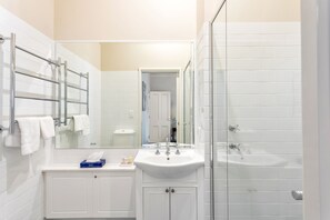 Apartment 2 | Bathroom