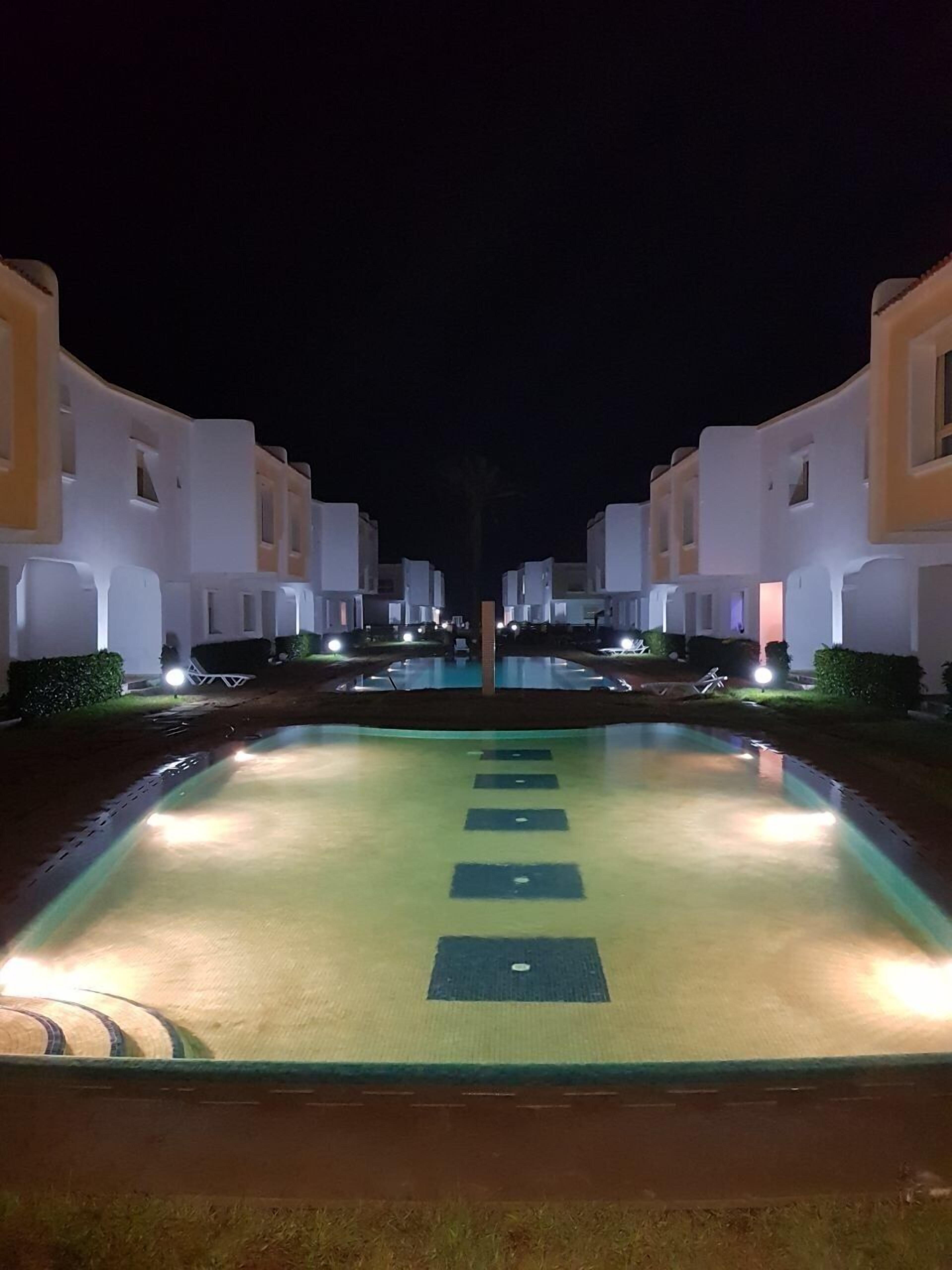 2 piscines extérieures