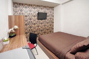Deluxe Room | Desk, free WiFi