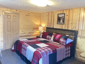 Suite, 1 kingsize bed | Een strijkplank/strijkijzer, gratis wifi, beddengoed