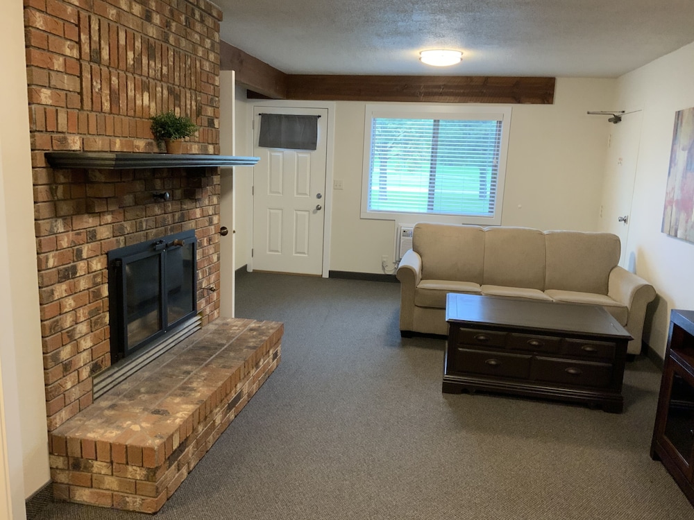 Rockerville Lodge & Cabins photo 6