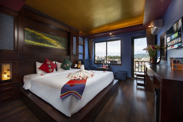 Chambre Deluxe double ou avec lits jumeaux, vue sur la montagne | Literie de qualité, couette en duvet, minibar, coffre-fort