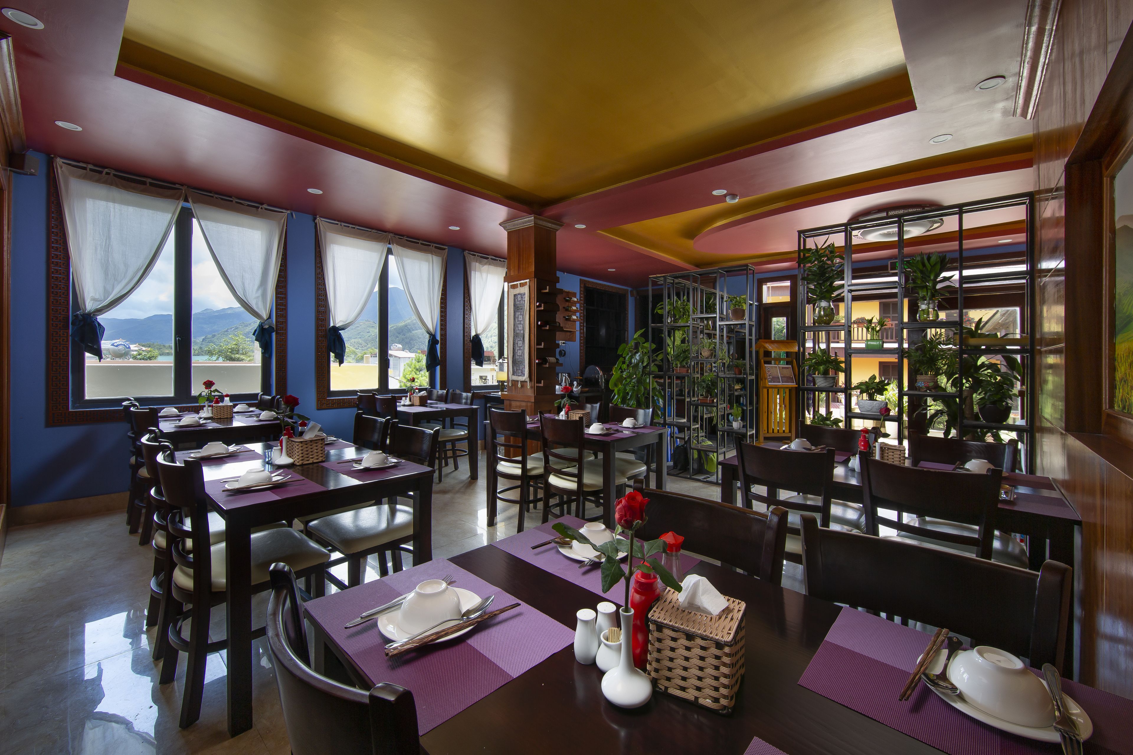 Breakfast, lunch, dinner served; local and international cuisine 