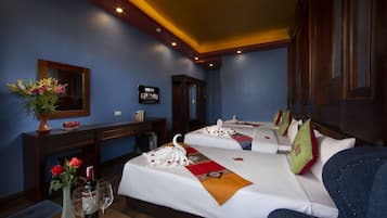 Phòng 4, quang cảnh núi | Bộ đồ giường cao cấp, chăn bông, minibar, két bảo mật tại phòng