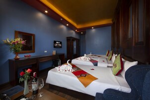Premium bedding, down comforters, minibar, in-room safe