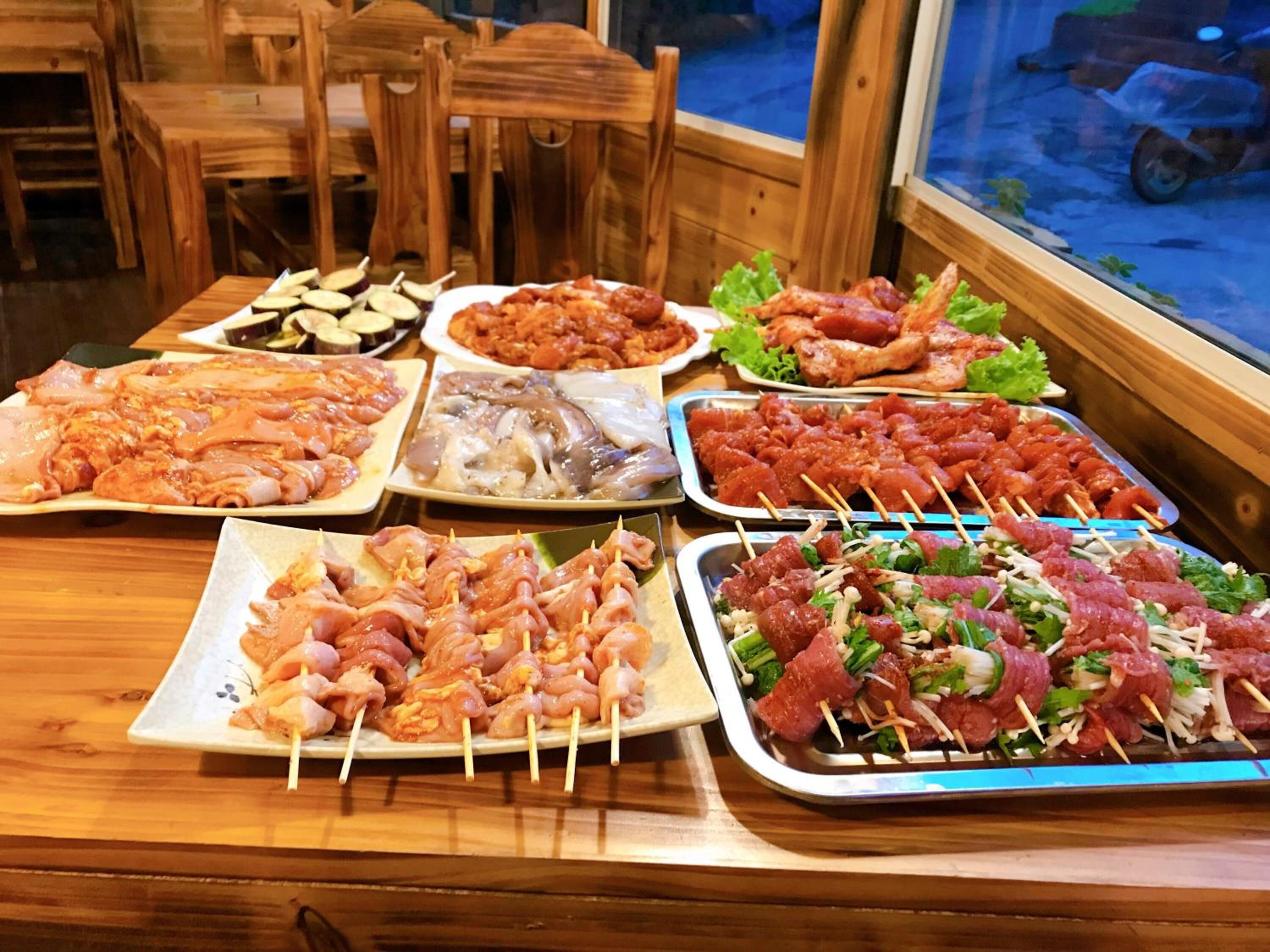 breakfast, lunch, dinner served; local and international cuisine