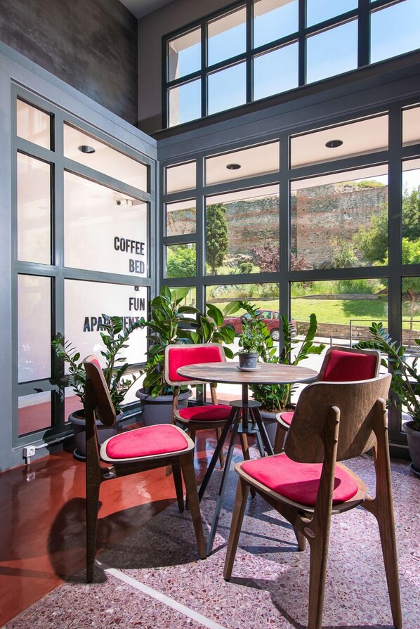 Lobby sitting area - Urban Donkey (Thessaloniki)