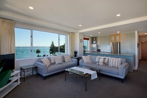 2 Bedroom 2 Bathroom Ocean View Apartment | Premium bedding, individually decorated, individually furnished - The Beaumont Apartments (Tauranga)