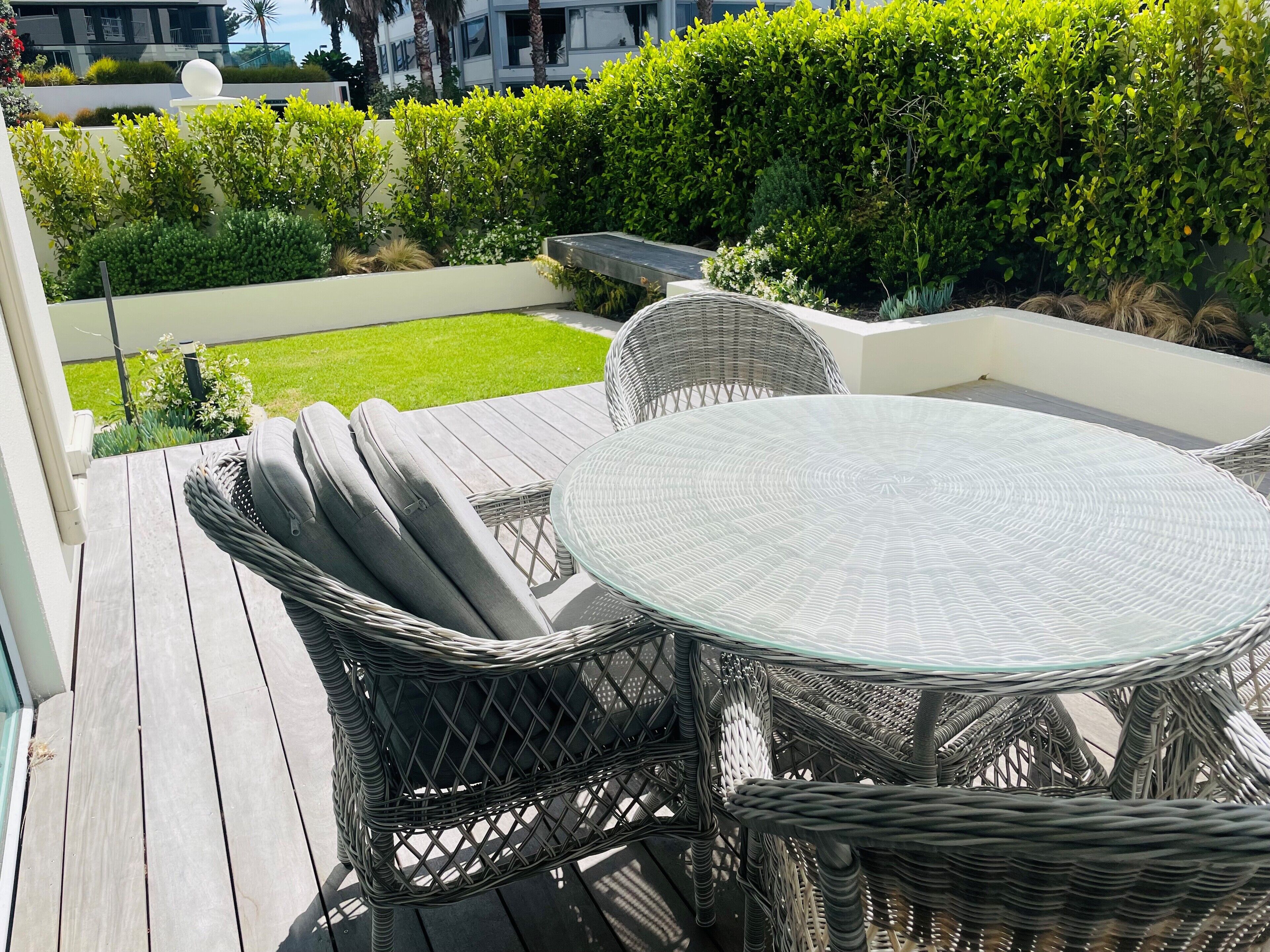 one bedroom courtyard apartment | terrace/patio