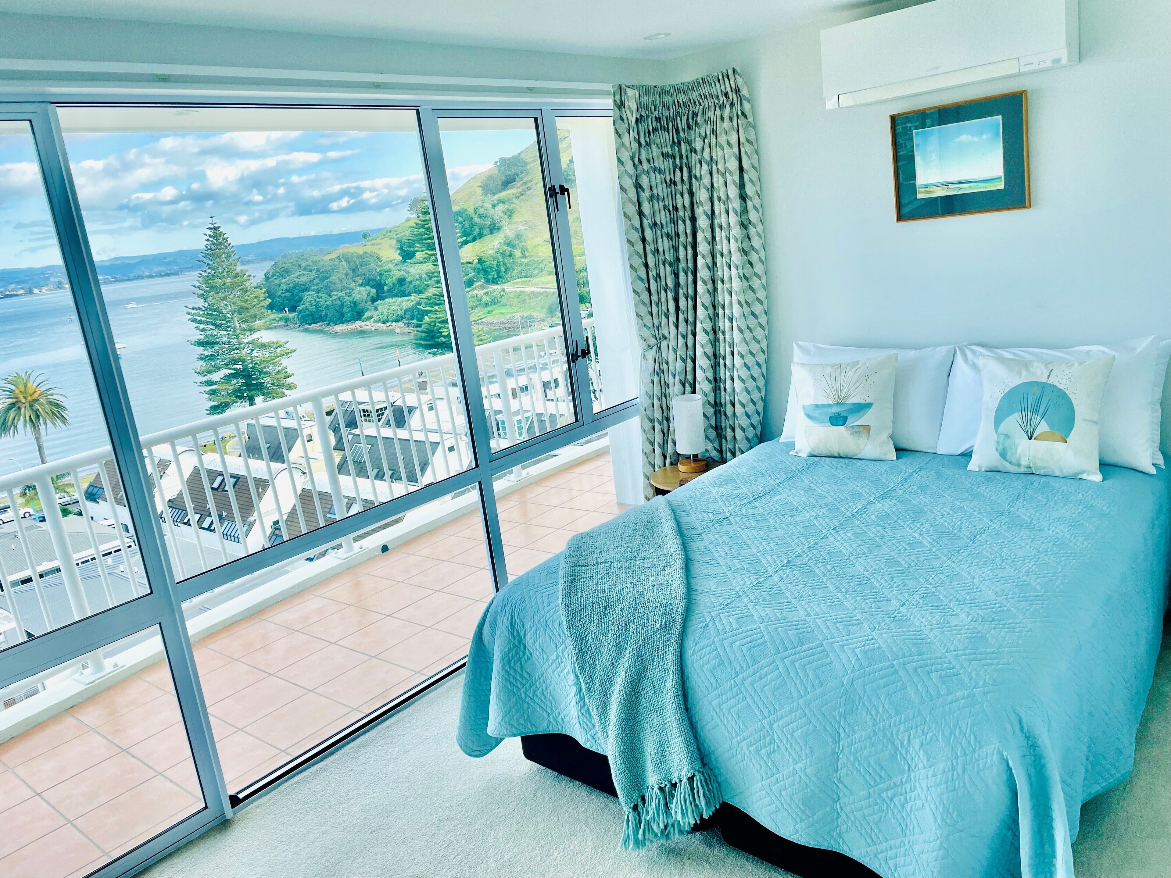 luxury apartment, 3 bedrooms, air conditioning, ocean view | premium bedding, individually decorated, individually furnished