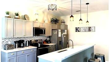 Family Villa, 4 Bedrooms, Poolside | Private kitchen