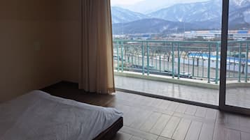 Deluxe Room (26PY / Bed or Ondol randomly assigned) | Soundproofing, free WiFi, wheelchair access