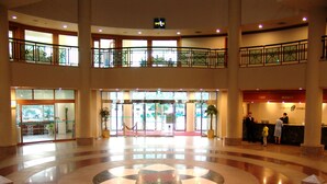 A spacious lobby with a central circular design, multiple floors, and a reception area. - Seorak Pine Resort (Sokcho)