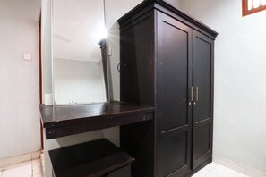 Economy Room | Desk, free WiFi - Taman Mekar Beach Inn (Kuta)