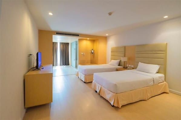 Superior Twin | Minibar, blackout drapes, free WiFi, bed sheets