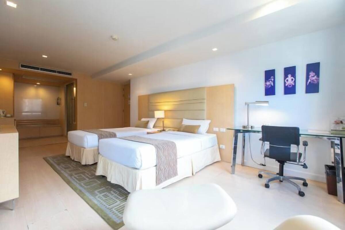 Minibar, rideaux d’obscurcissement, accès au Wi-Fi (inclus)