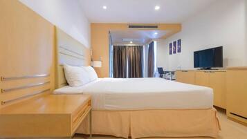 Deluxe Room 2 | Minibar, blackout drapes, free WiFi, bed sheets