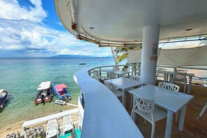 Serveert ontbijt, lunch, diner, uitzicht op de zee 