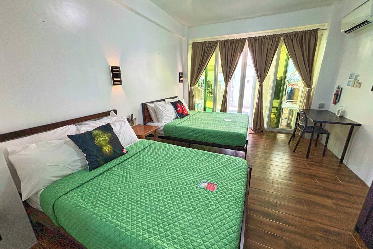 Deluxe Room | In-room safe, desk, WiFi (free), bed sheets