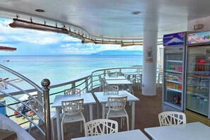 Breakfast, lunch served; local and international cuisine, sea views