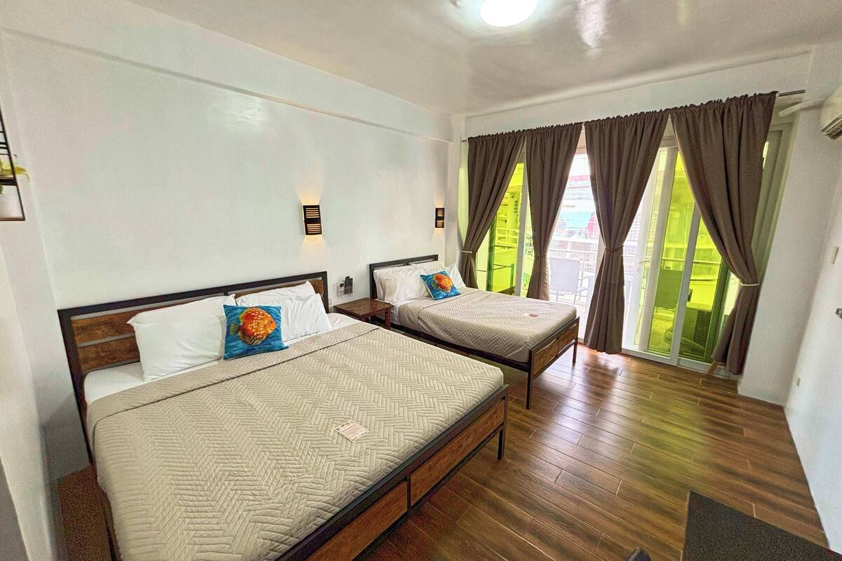 Deluxe Room with Balcony | In-room safe, desk, WiFi (free), bed sheets