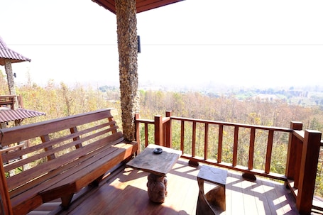 Luxury Triple Room | Balcony