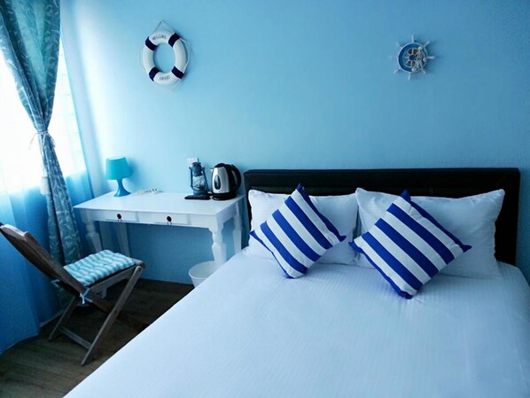 5 Santorini Double Room | Desk, iron/ironing board, free WiFi - Elephant House Boutique Hotel (George Town)