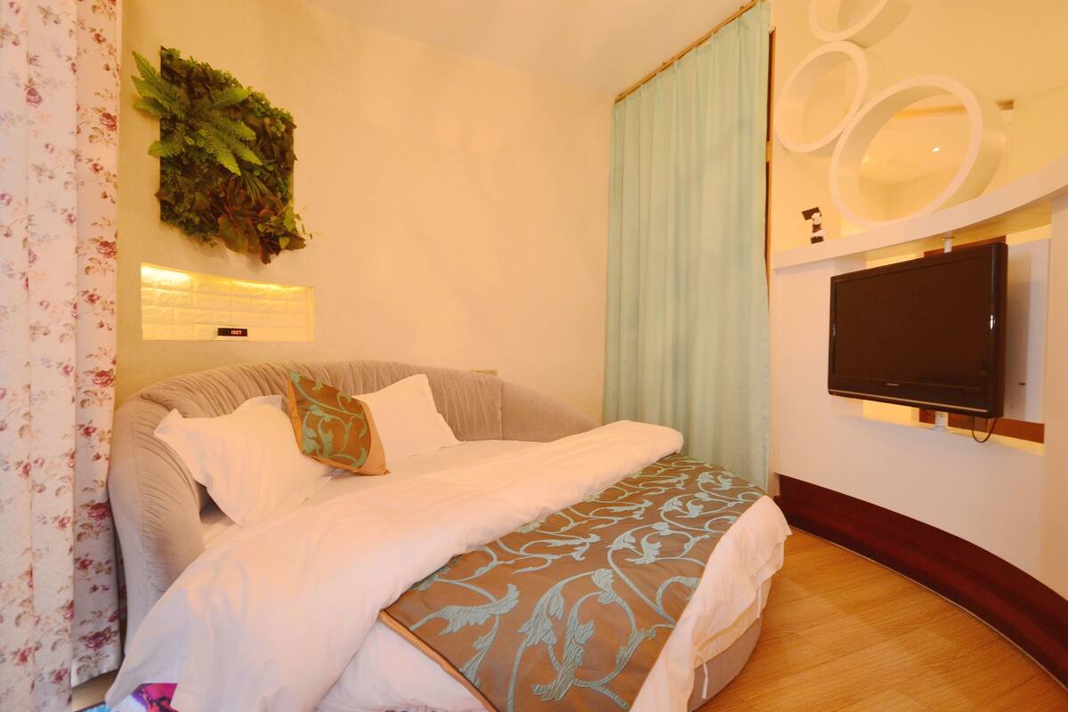 Comfort-Suite | Schreibtisch, Verdunkelungsvorhänge, kostenloses WLAN