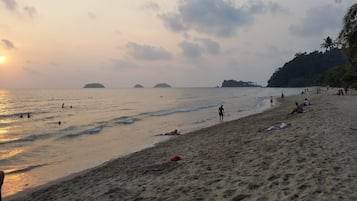 在海灘附近