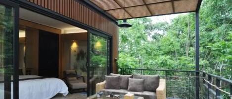 Luxury Chalet | Minibar, blackout drapes, free WiFi