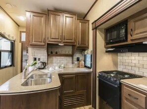 Premium RV, Garden View | Private kitchenette | Coffee/tea maker, electric kettle - Lin Jia Camping Site Shanghai (Shanghai)